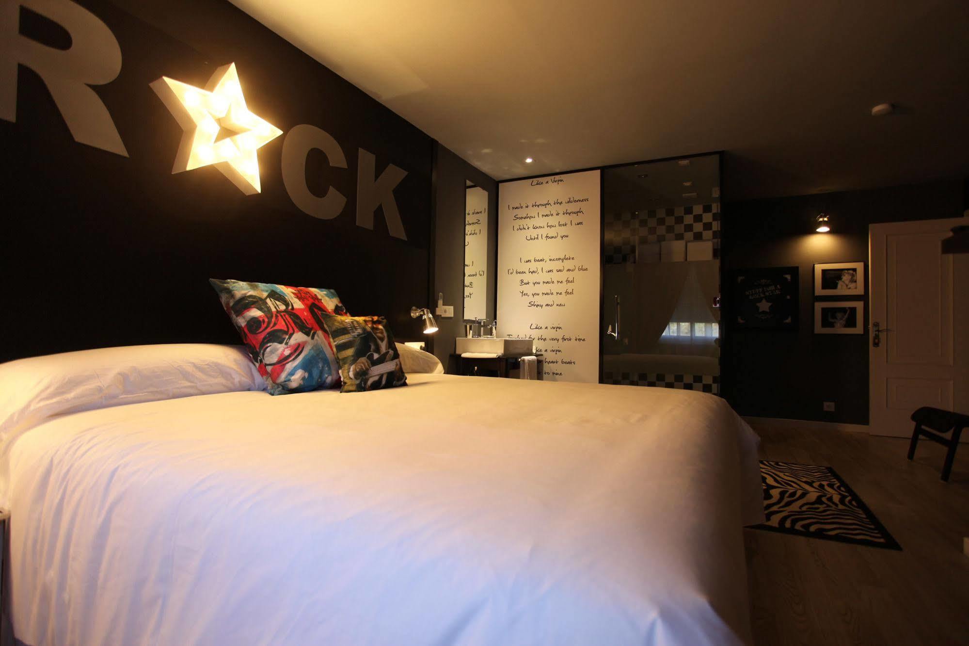 Hotel Apartamentos Rock Star Taboadela Екстер'єр фото