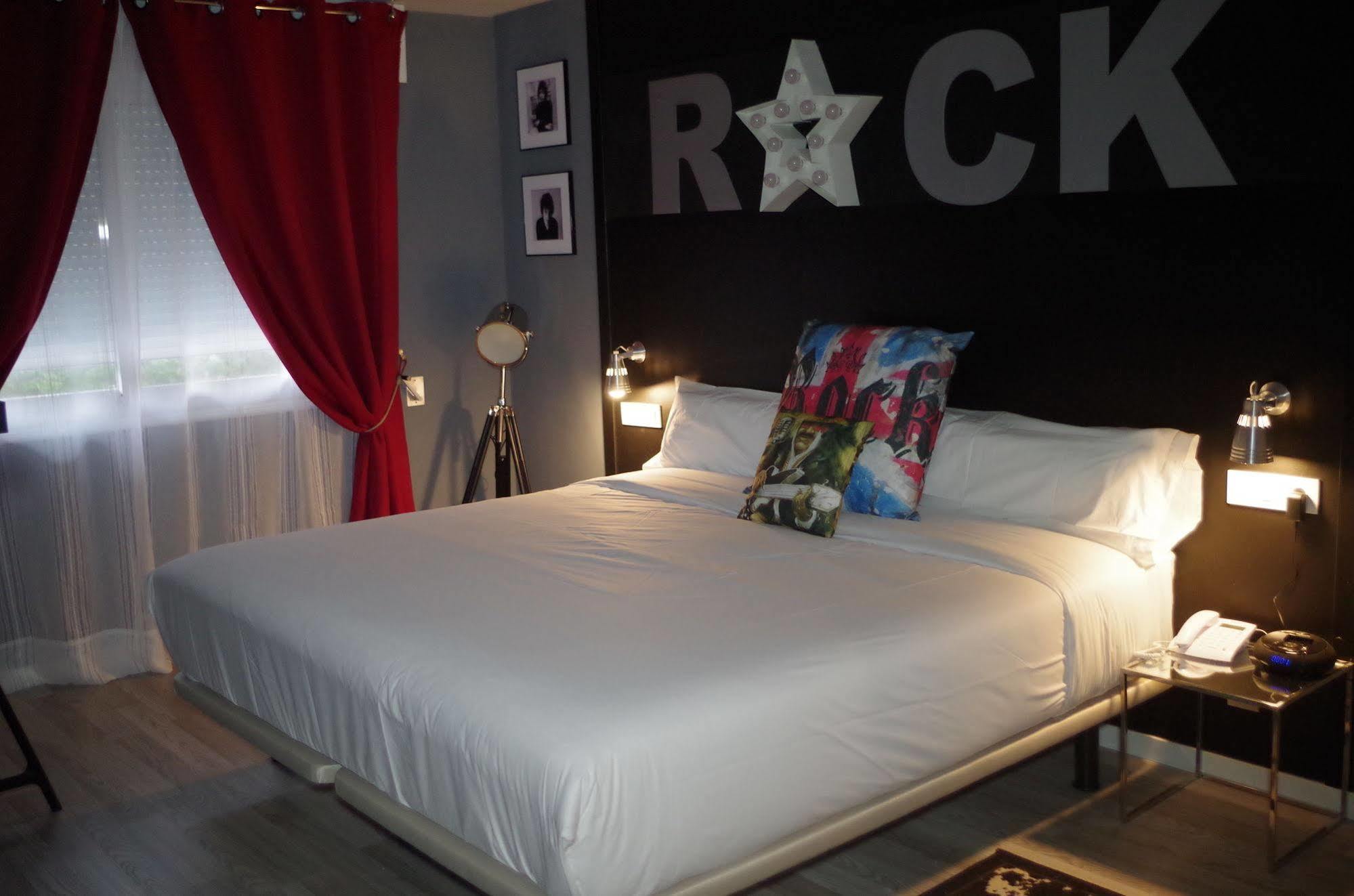 Hotel Apartamentos Rock Star Taboadela Екстер'єр фото